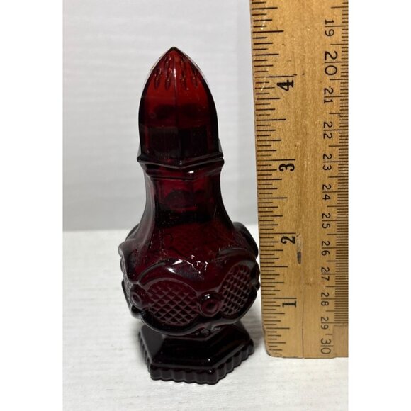 Avon Cape Cod Collection Topaze Salt Shaker Cologne Red Glass Vintage NOS Full - Picture 5 of 7